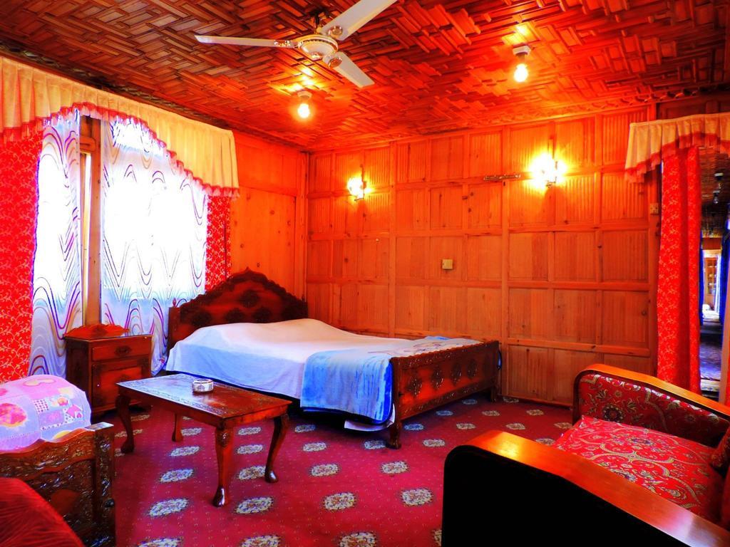 Raja'S Palace Houseboat - Kashmir Srīnagar Szoba fotó